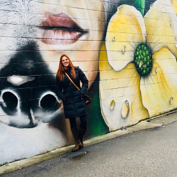 Meet your Posher, Ann 👜❤️ - Picture 4 of 7